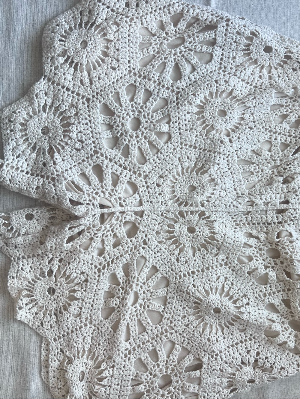 Kings Road Cream Floral Crochet Lined High Waisted Shorts Size L - Picture 4 of 5